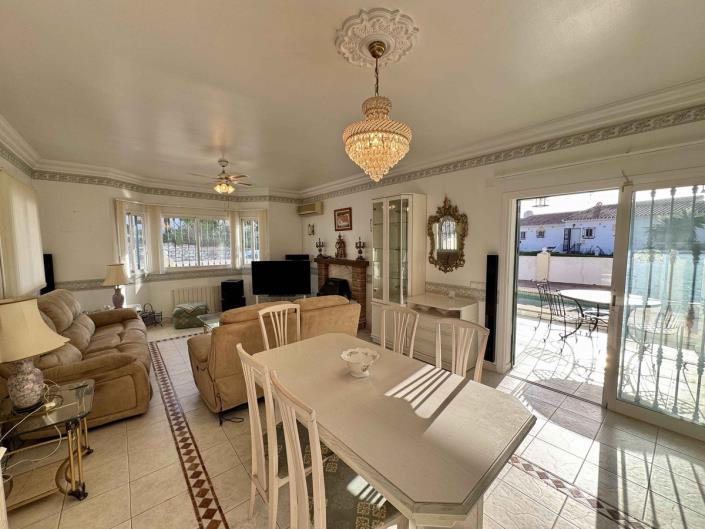 Image No.9-3 Bed Villa / Detached for sale