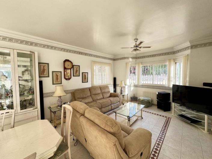 Image No.11-3 Bed Villa / Detached for sale