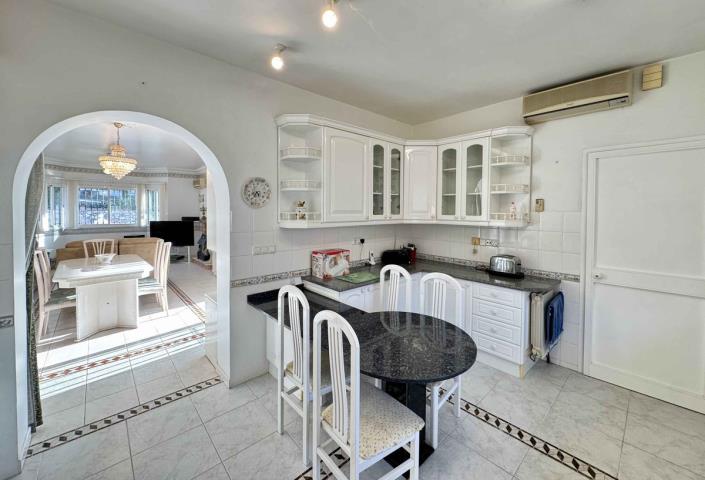 Image No.17-3 Bed Villa / Detached for sale