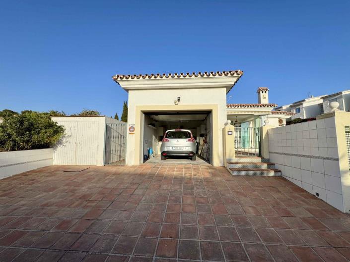 Image No.29-3 Bed Villa / Detached for sale