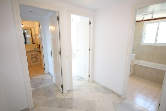 Image No.18-3 Bed Apartment for sale