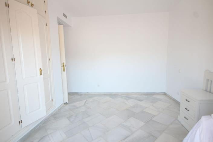 Image No.28-3 Bed Apartment for sale