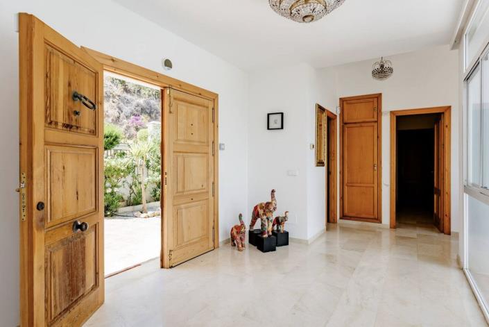 Image No.6-5 Bed Villa / Detached for sale