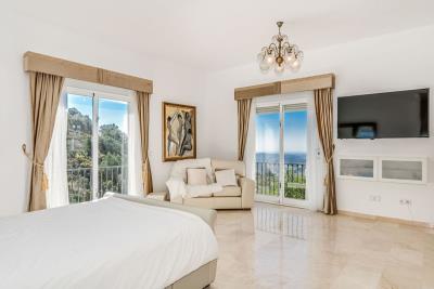 10-bb915d1cb19341576dcdc994b81ab9c5