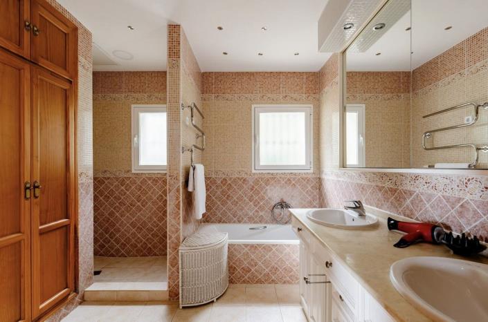 Image No.11-5 Bed Villa / Detached for sale