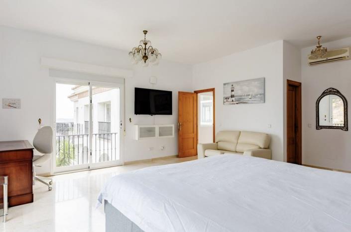 Image No.14-5 Bed Villa / Detached for sale