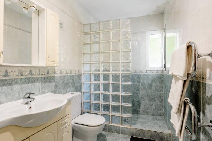 Image No.17-5 Bed Villa / Detached for sale