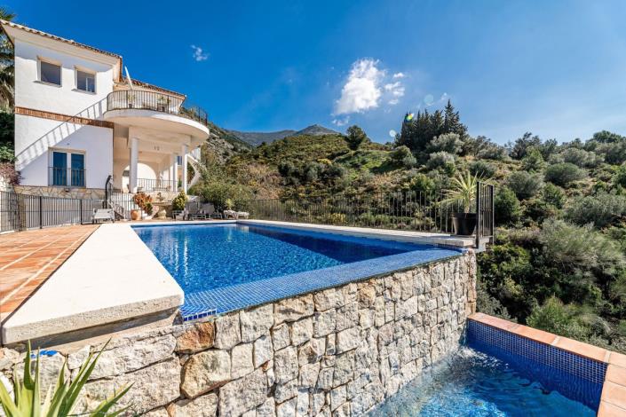 Image No.46-5 Bed Villa / Detached for sale