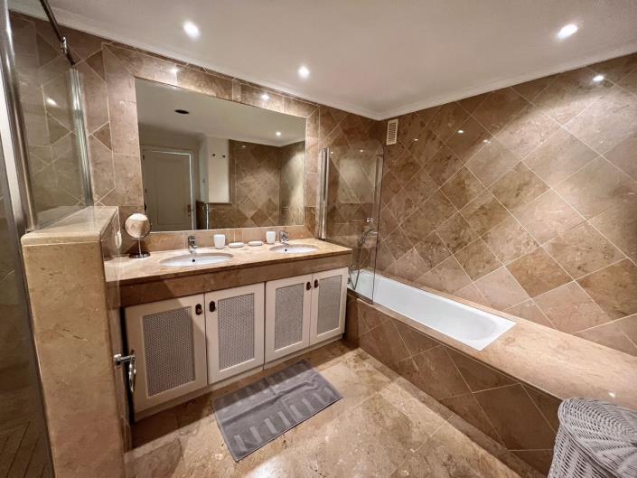 Image No.46-3 Bed Apartment for sale