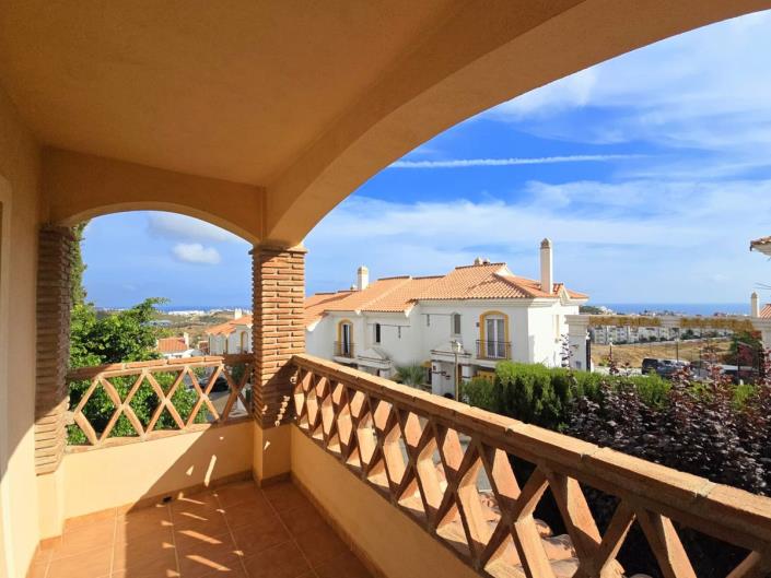 Image No.10-4 Bed Villa / Detached for sale