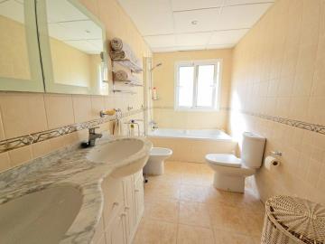 12-53013098fcab6c38b1379cd33298e050