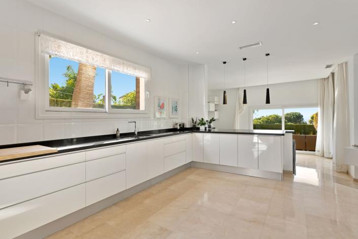 Image No.15-4 Bed Villa / Detached for sale