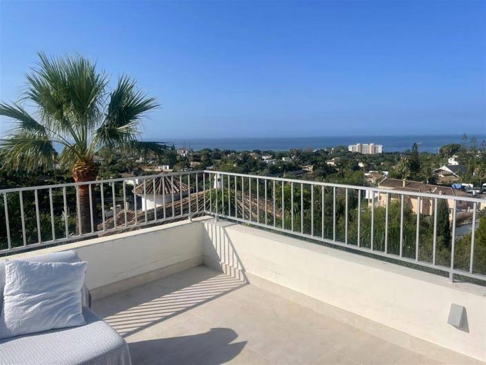 Image No.43-4 Bed Villa / Detached for sale