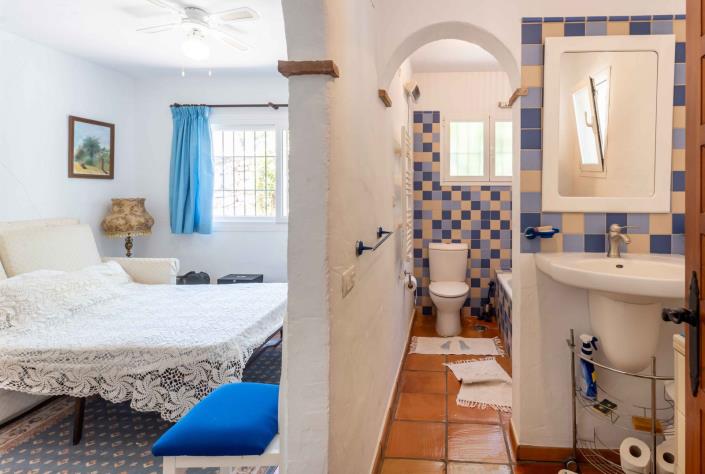 Image No.33-5 Bed Villa / Detached for sale