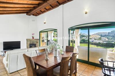 10-bb915d1cb19341576dcdc994b81ab9c5