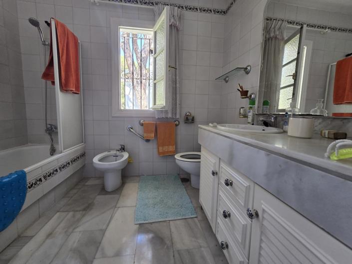 Image No.10-4 Bed Villa / Detached for sale