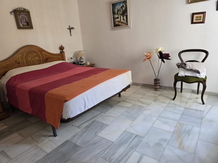 Image No.12-4 Bed Villa / Detached for sale