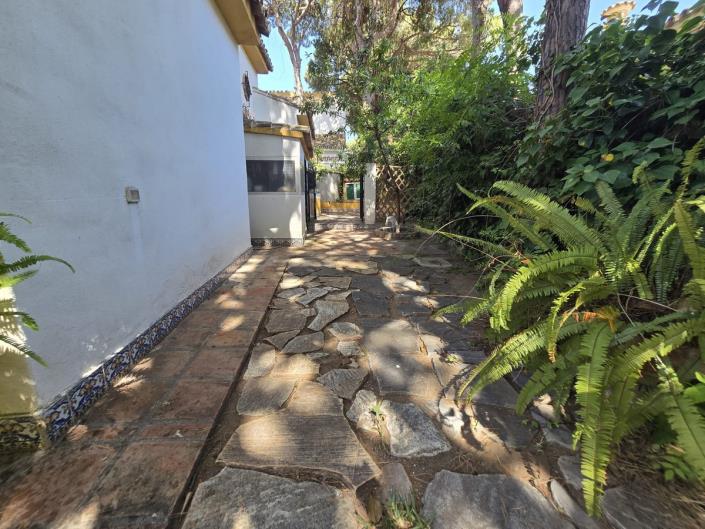 Image No.38-4 Bed Villa / Detached for sale