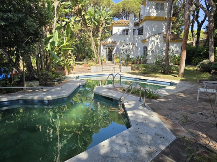 Image No.44-4 Bed Villa / Detached for sale