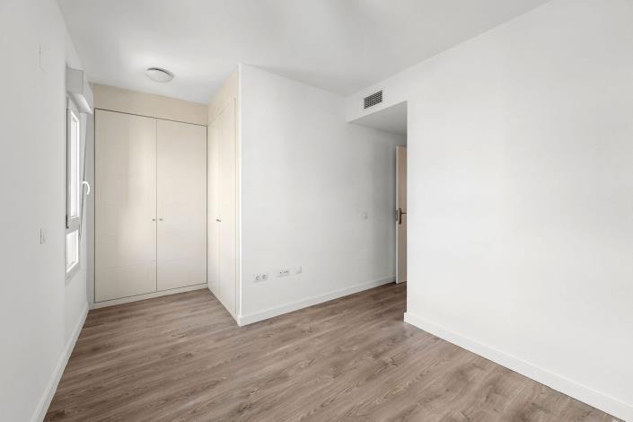 Image No.10-3 Bed Apartment for sale