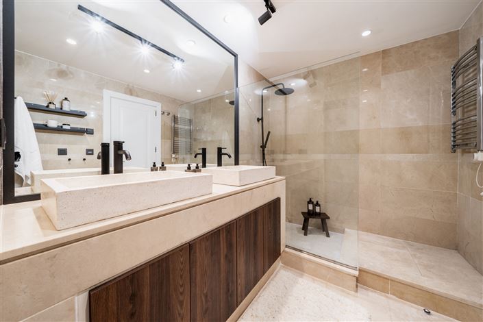 Image No.10-3 Bed House for sale