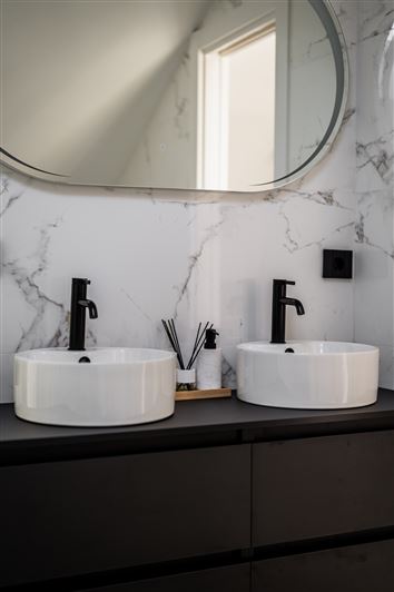 Image No.16-3 Bed Property for sale