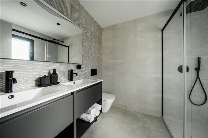 Image No.9-3 Bed Property for sale