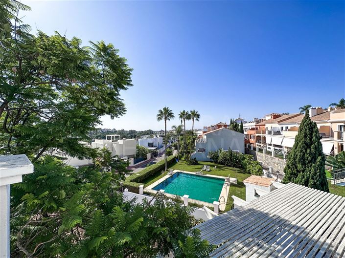 Image No.2-Maison de 4 chambres à vendre à Estepona