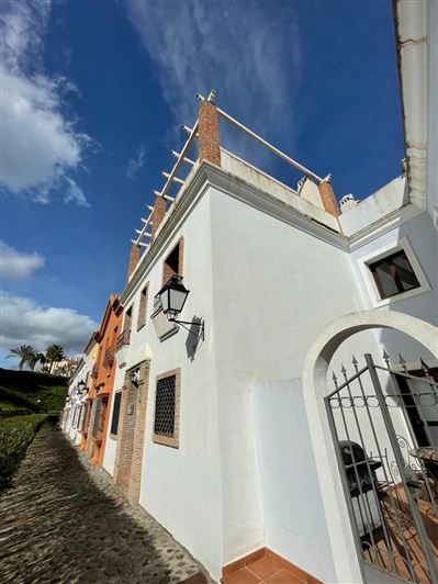 Image No.3-Maison de 4 chambres à vendre à Estepona