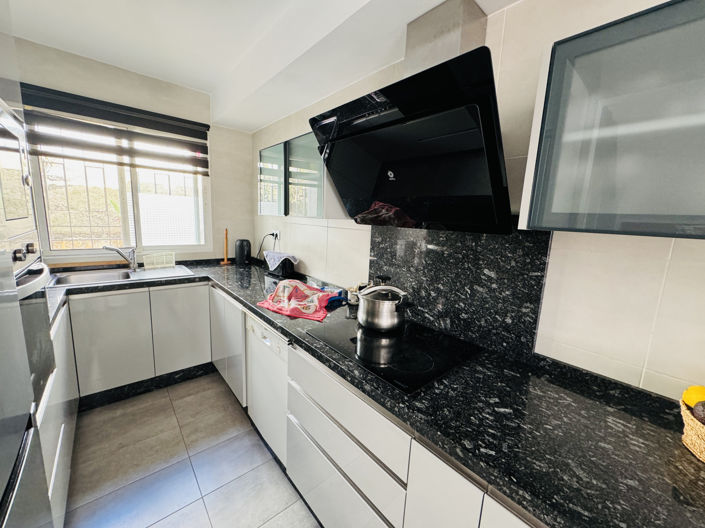 Image No.8-3 Bed Townhouse for sale