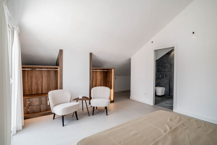 Image No.16-4 Bed Property for sale