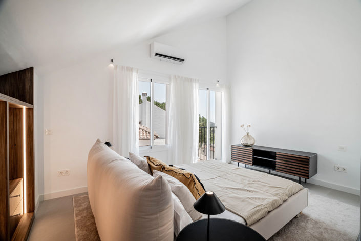 Image No.18-4 Bed Property for sale