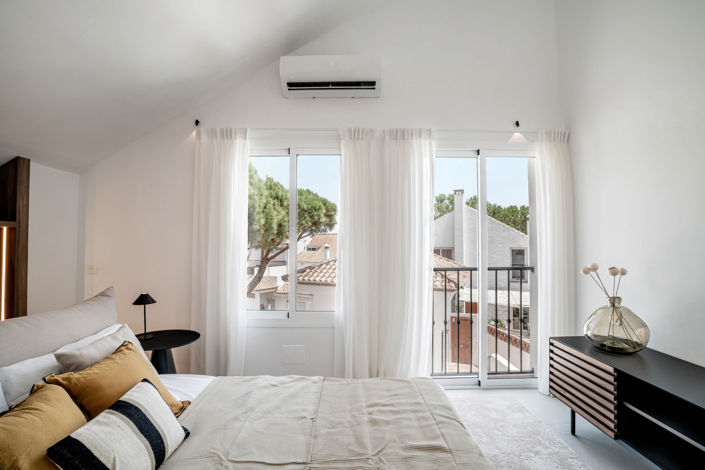 Image No.20-4 Bed Property for sale