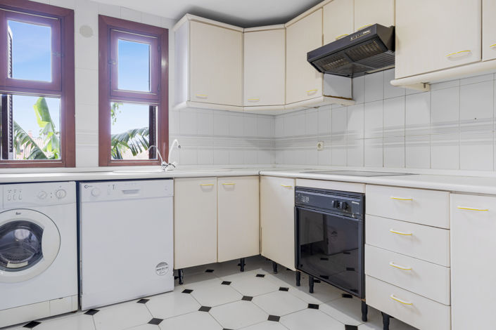 Image No.8-2 Bed Townhouse for sale