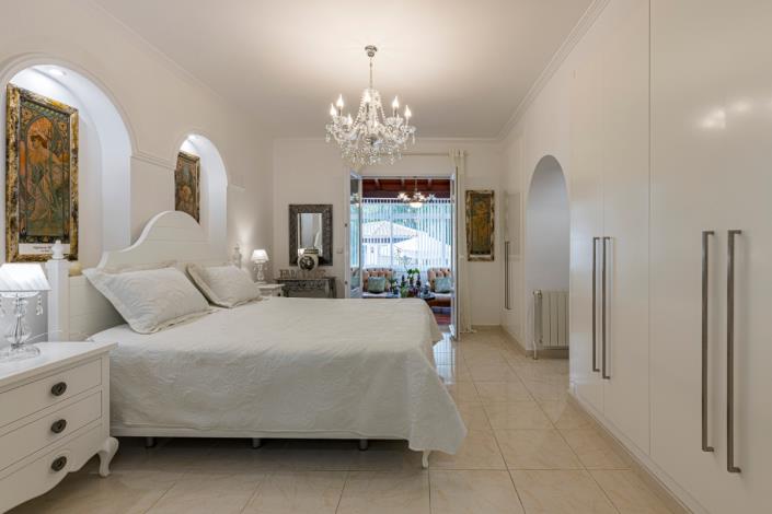 Image No.9-5 Bed Villa / Detached for sale