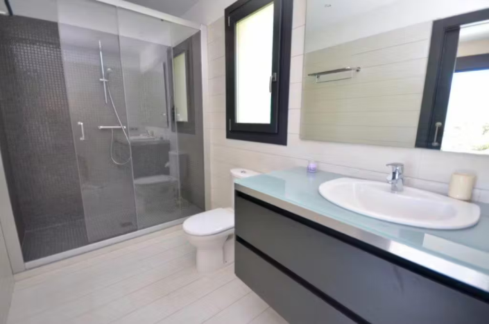 Image No.24-5 Bed Villa / Detached for sale