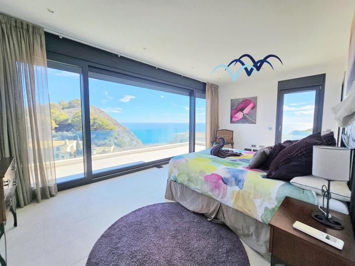 Image No.13-5 Bed Villa / Detached for sale