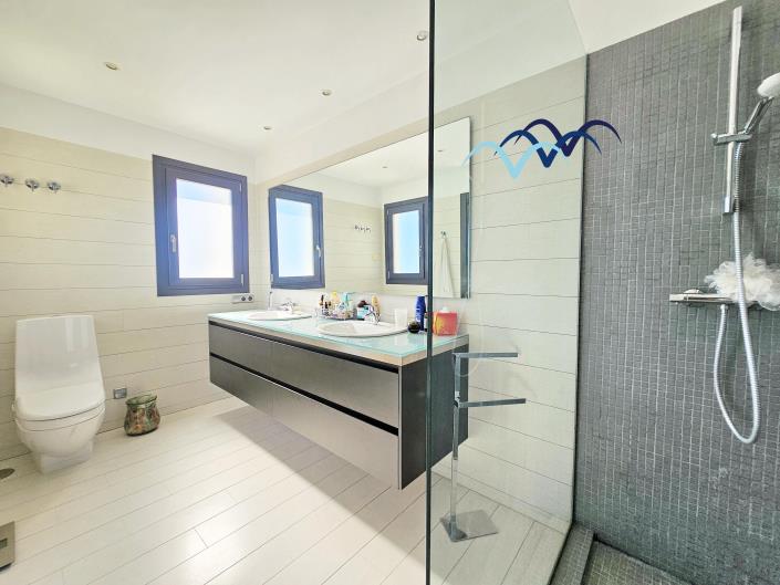 Image No.18-5 Bed Villa / Detached for sale