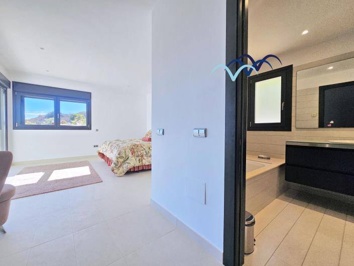 Image No.22-5 Bed Villa / Detached for sale