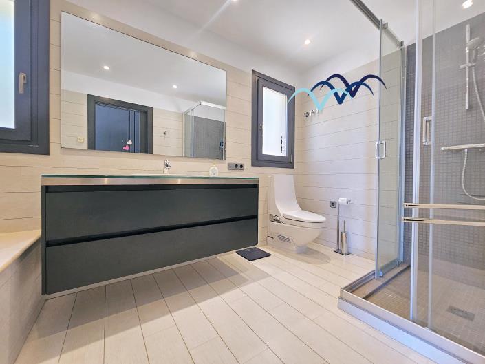 Image No.23-5 Bed Villa / Detached for sale