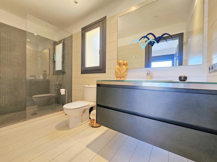 Image No.26-5 Bed Villa / Detached for sale