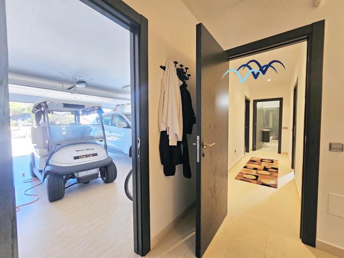 Image No.36-5 Bed Villa / Detached for sale