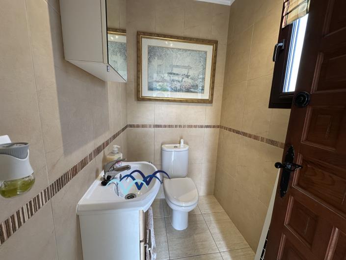 Image No.12-4 Bed Villa / Detached for sale