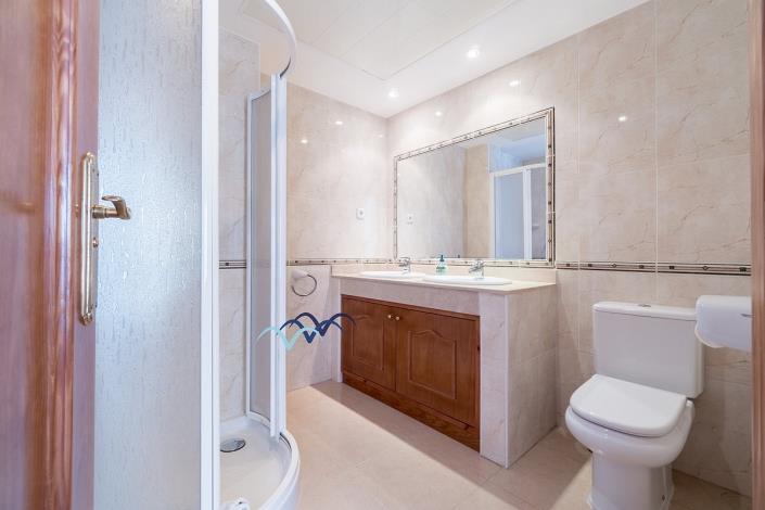 Image No.54-4 Bed Villa / Detached for sale