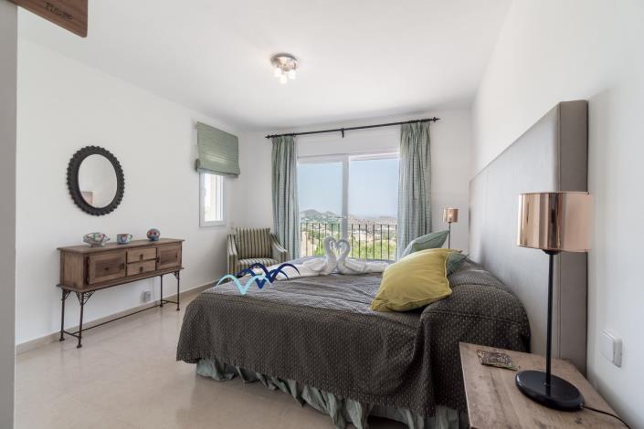 Image No.44-4 Bed Villa / Detached for sale