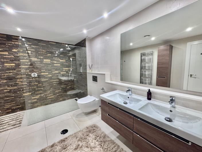 Image No.15-2 Bed Apartment for sale