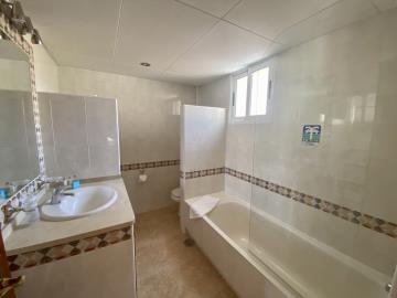 LN3-Bathroom-1