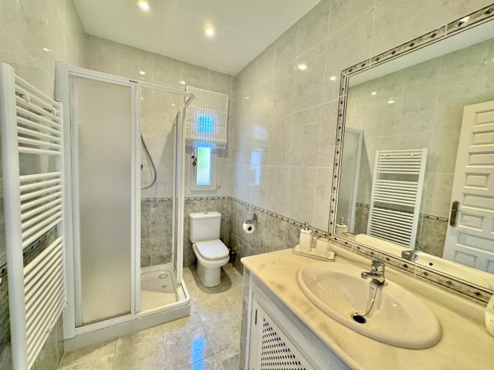 Image No.10-4 Bed Villa / Detached for sale