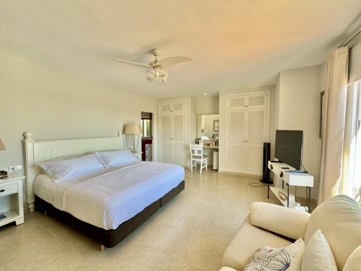 Image No.11-4 Bed Villa / Detached for sale