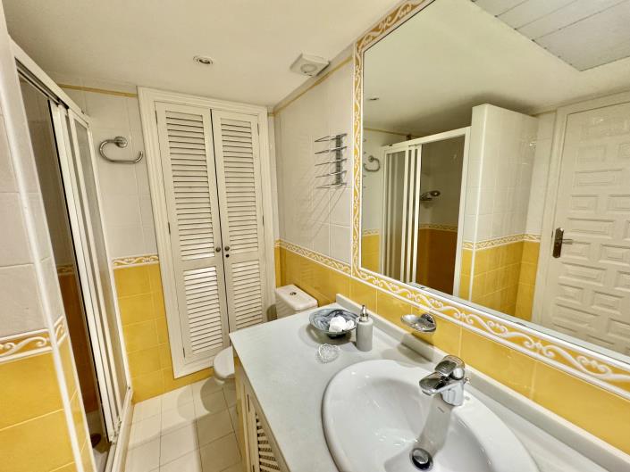 Image No.13-4 Bed Villa / Detached for sale